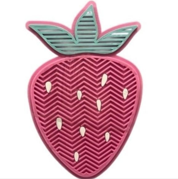 Strawberry Shaped Makeup Accessories Set - Picture 3 of 3